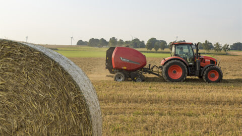 Kverneland variable chamber balers - Together we bale the world!