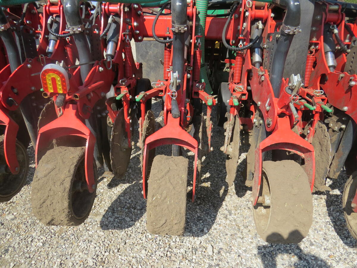 Kverneland Kultistrip precise